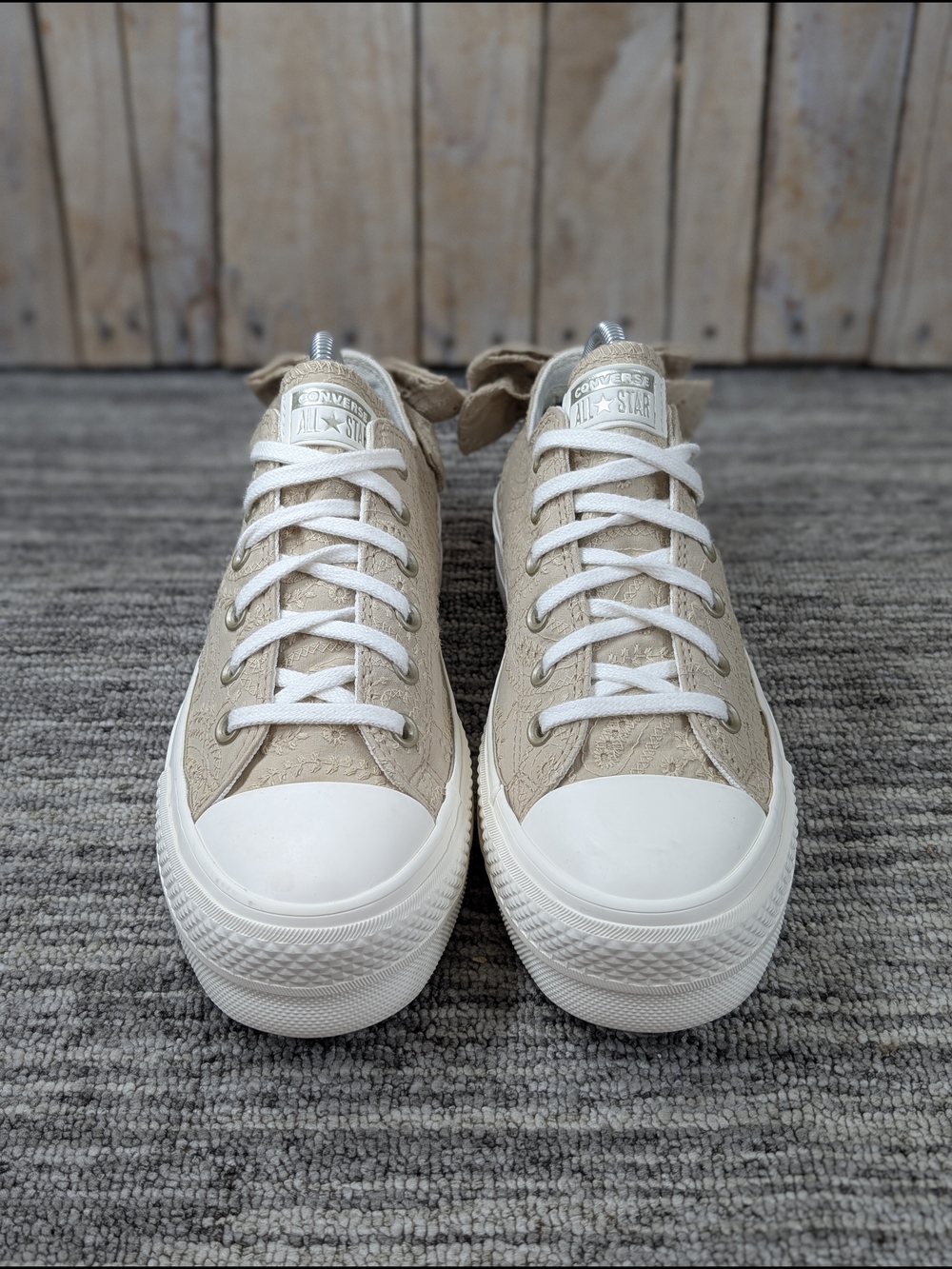 Converse: Chuck Taylor All Star Lift Low "Bow" - Embroidered - Tan - Size 9 - Picture 6 of 8